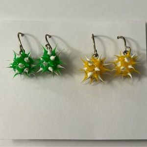 CLAIRE'S 2-Pack Vintage Green & Yellow Spiked Spikey Rubber Dangle Earrings